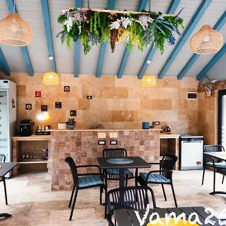 Gasthuis Vama 25- *
