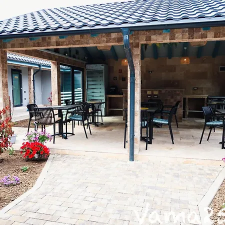 Gasthuis Vama 25- *